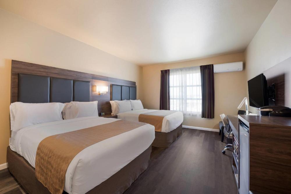 Queen Room with Two Queen Beds interior